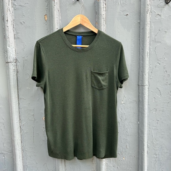Kit and Ace Tops - Kit & Ace Crewneck pocket tee, size M